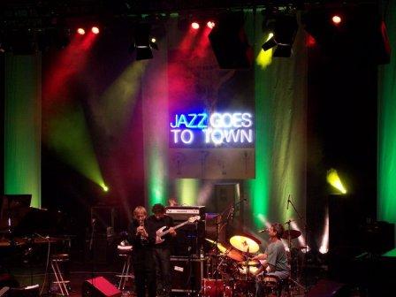 Jazz goes to town.jpg, 59kB